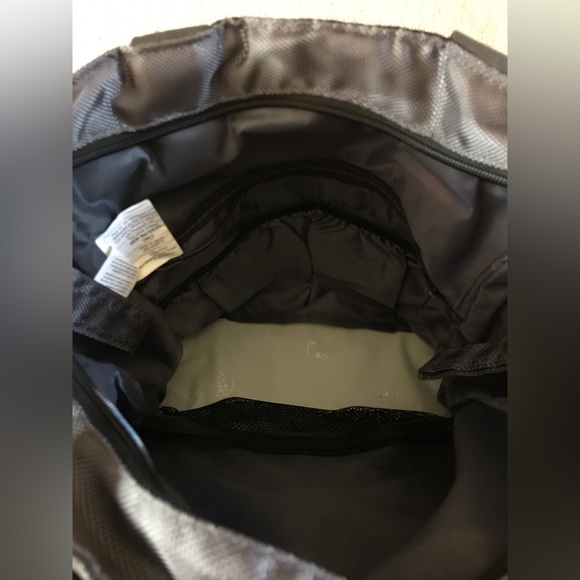 Like new steel gray & black Unisex Columbia diaper bag with changing pad - Picture 6 of 10